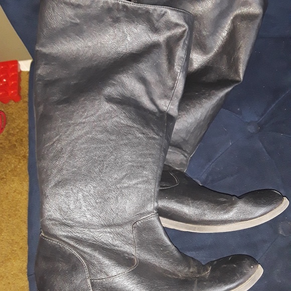 American Eagle boots and flats - Picture 1 of 7